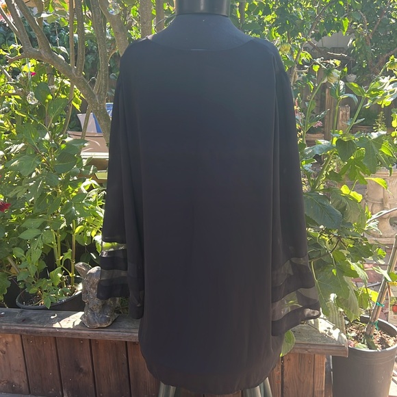 Black Blouse Fully Lined VNeck Bell Sleeves Beautiful Tailored Blouse EUC SZ 3X - Picture 2 of 12
